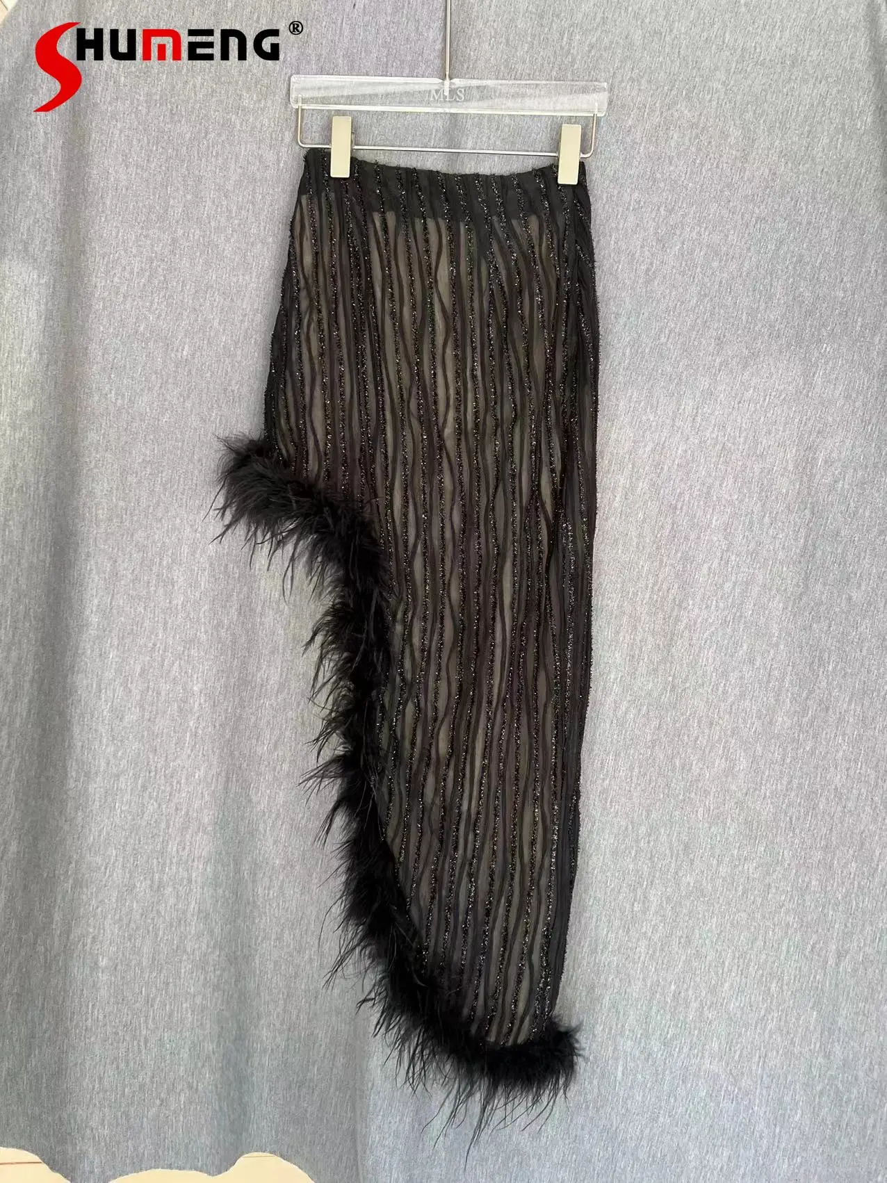Socialite Temperament Feather Stitching Bright Silk Irregular High Waist Slim Fit Black Skirt Women 2022 New Autumn Winter Skirt
Socialite Temperament Feather Stitching Bright Silk Irregular High Waist Slim Fit Black Skirt Women 2022 New Autumn Winter Skirt