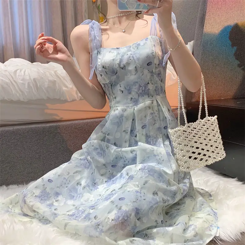 French first love dress female spring / summer 2022 new oil painting fragmentary flower waist showing thin medium length tempera
French first love dress female spring / summer 2022 new oil painting fragmentary flower waist showing thin medium length tempera
