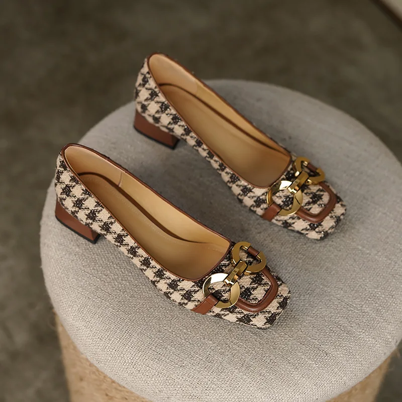 French Fashion Retro Plaid Shoes 2023 New Metal Buckle Shallow Mouth All-match Thick Heel Design Women's Shoes Banquet Dress Up
French Fashion Retro Plaid Shoes 2023 New Metal Buckle Shallow Mouth All-match Thick Heel Design Women's Shoes Banquet Dress Up
