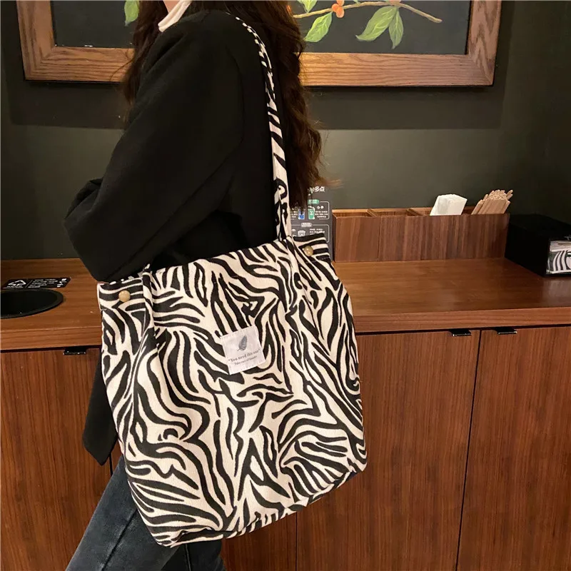 Corduroy Snap Button Shoulder Bag Large Capacity Reusable Buckle Tote Female Handbags 2022 New Fashion for Women Shopping Bag
Corduroy Snap Button Shoulder Bag Large Capacity Reusable Buckle Tote Female Handbags 2022 New Fashion for Women Shopping Bag