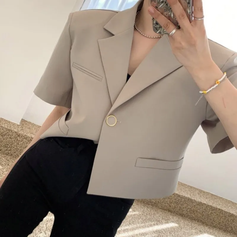 Korean Chic Fashion Women Single Button Blazer Coat 2022 Summer Vintage Short Sleeve Office OL Work Female Outerwear Femme
Korean Chic Fashion Women Single Button Blazer Coat 2022 Summer Vintage Short Sleeve Office OL Work Female Outerwear Femme