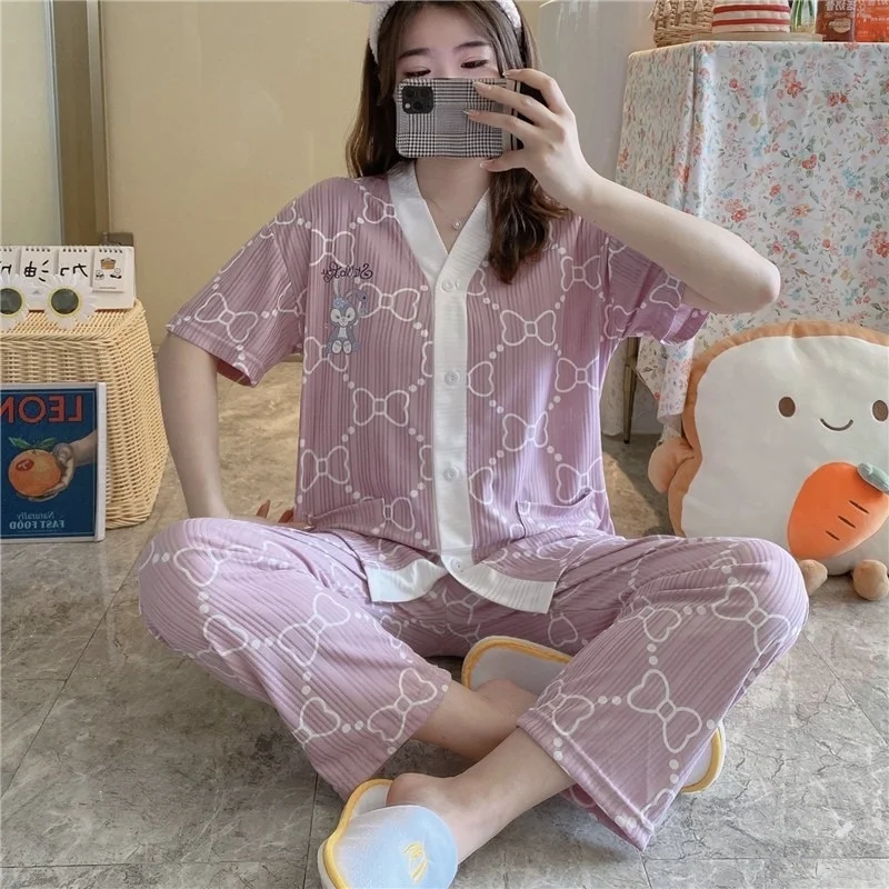2023 Summer pajamas women's V-neck milk silk short-length suit spring and autumn cardigan casual small fragrance simple home clo
2023 Summer pajamas women's V-neck milk silk short-length suit spring and autumn cardigan casual small fragrance simple home clo