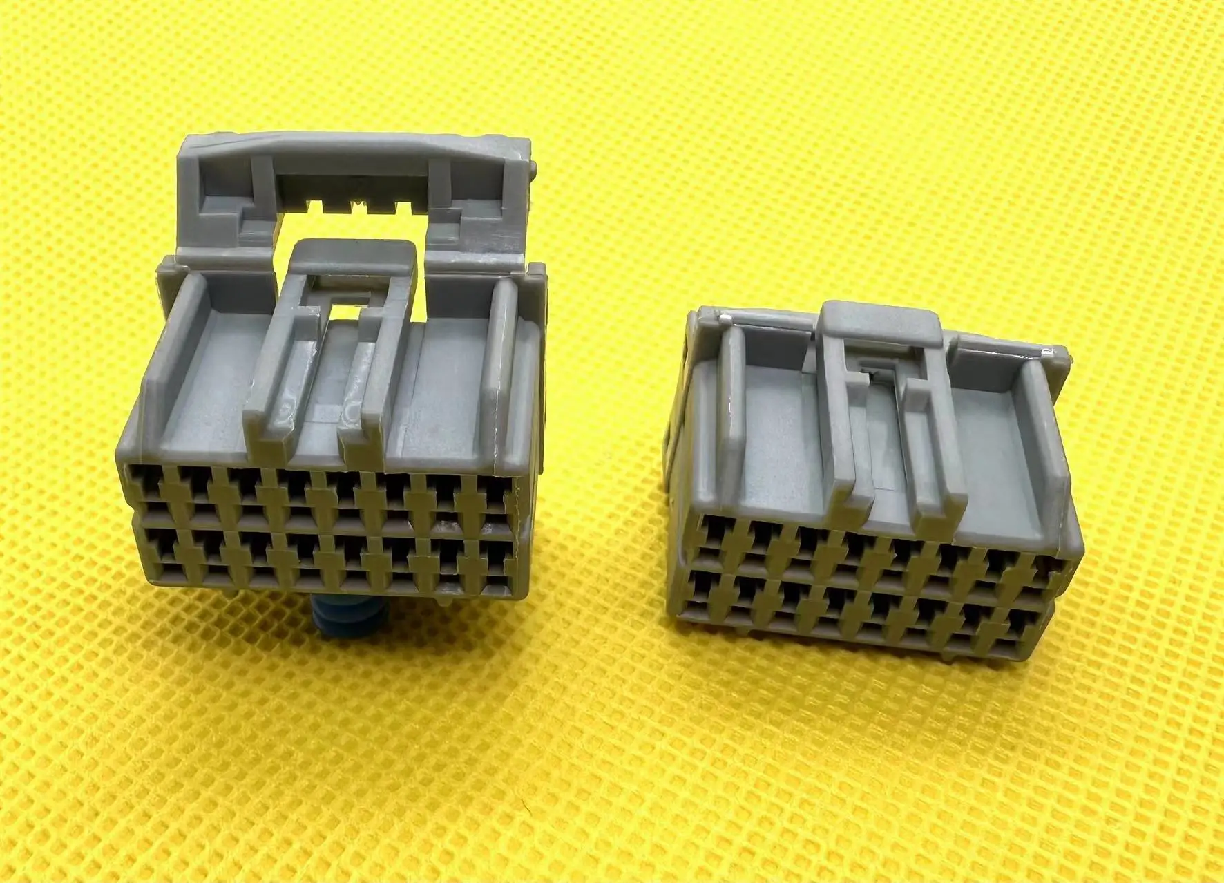 174514-6 automotive connectors 16P busbar plug 76P pair
174514-6 automotive connectors 16P busbar plug 76P pair