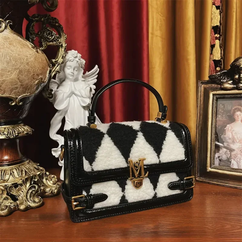 Light Luxury Plush Black and White Plaid Buckle Handbag Women's Bag 2023 New Plush Versatile One-shoulder Satchels Sac Gg Cc
Light Luxury Plush Black and White Plaid Buckle Handbag Women's Bag 2023 New Plush Versatile One-shoulder Satchels Sac Gg Cc