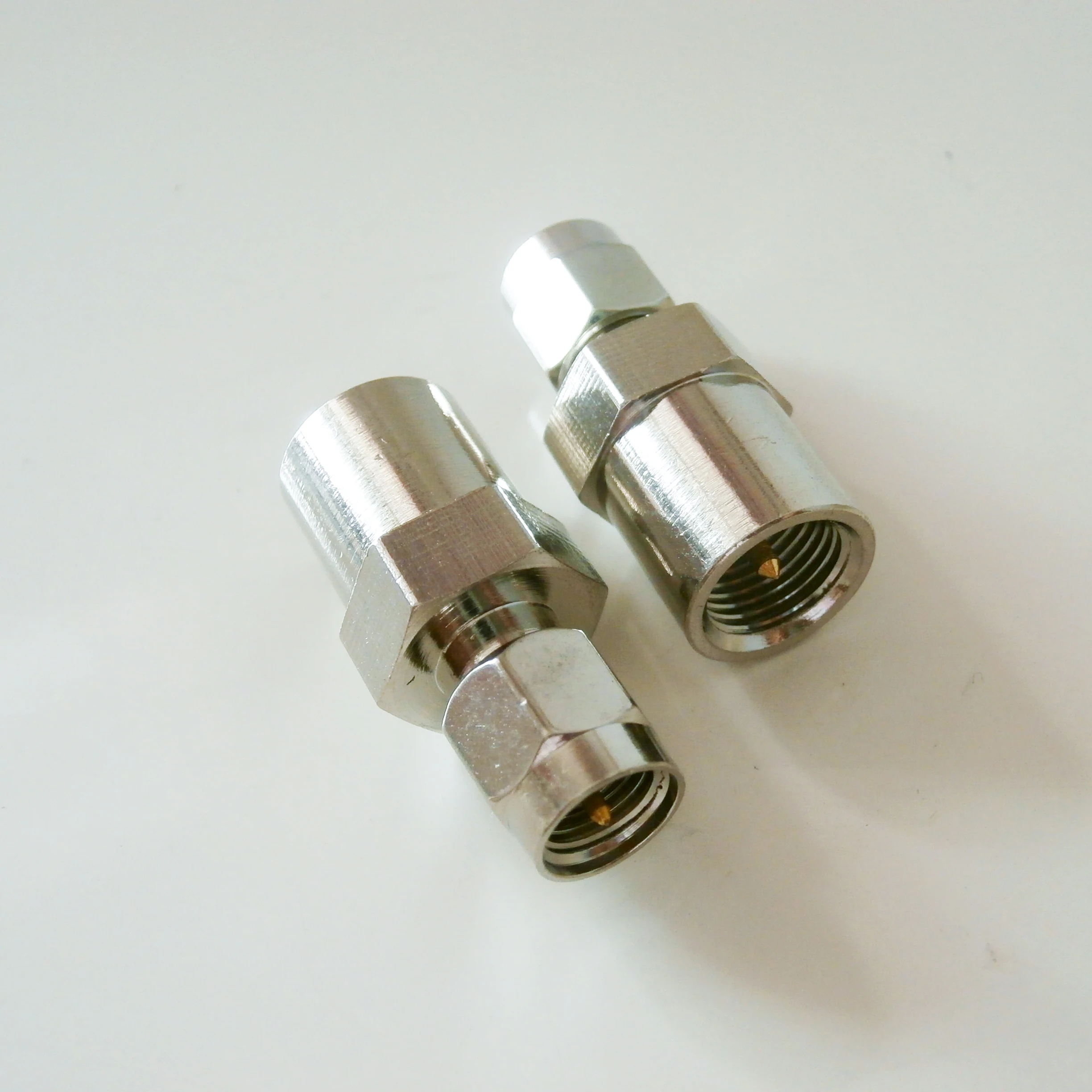 1X Pcs Adapter FME Male To SMA Male Cable Connector Socket FME - SMA Straight Nickel Plated Brass Coaxial RF Adapters
1X Pcs Adapter FME Male To SMA Male Cable Connector Socket FME - SMA Straight Nickel Plated Brass Coaxial RF Adapters