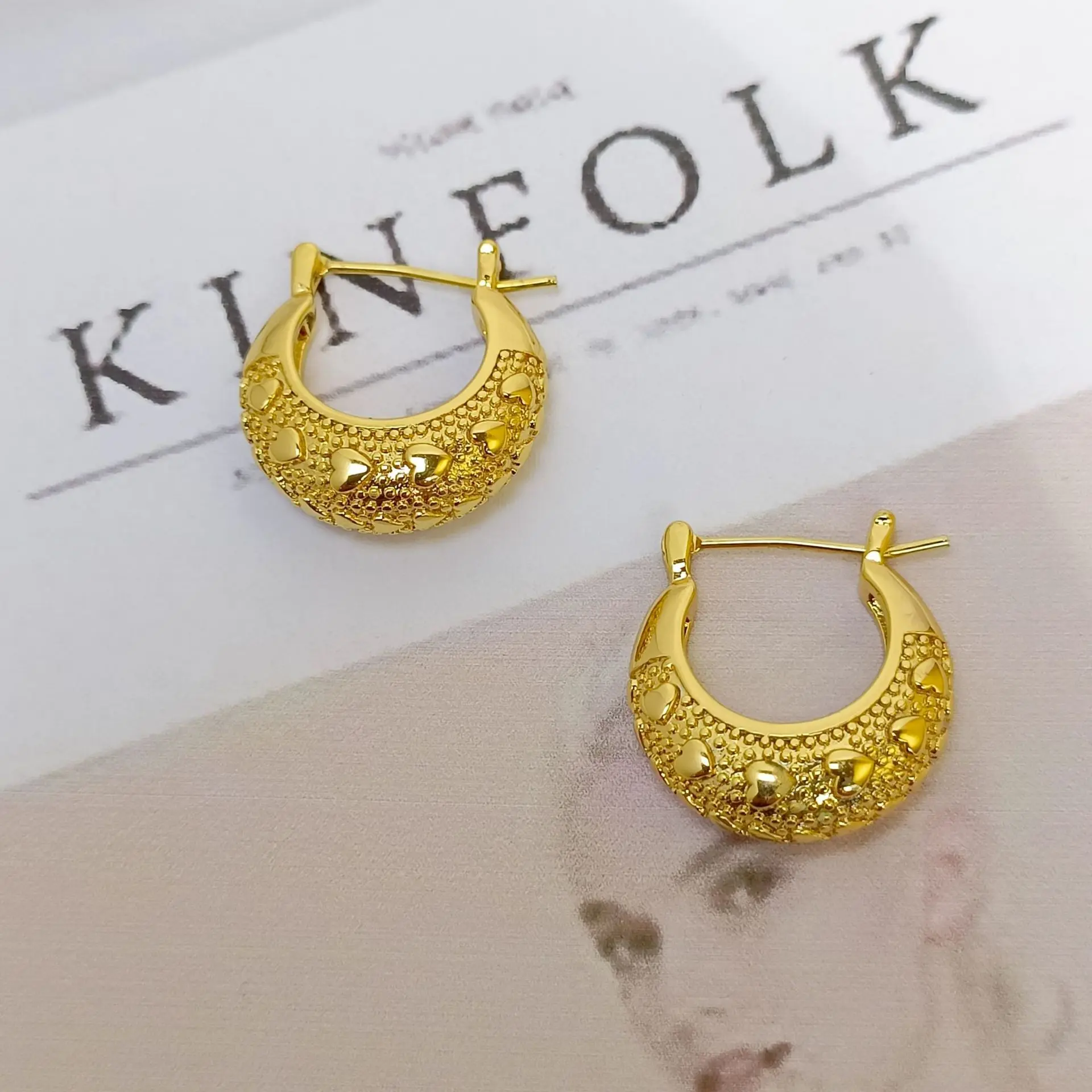Wholesale Fashion Za Woman Vintage Gold Heart Pattern Ear Hoop Ear Ring Circle Round Minimal Geometric Earring Statement Jewelry
Wholesale Fashion Za Woman Vintage Gold Heart Pattern Ear Hoop Ear Ring Circle Round Minimal Geometric Earring Statement Jewelry