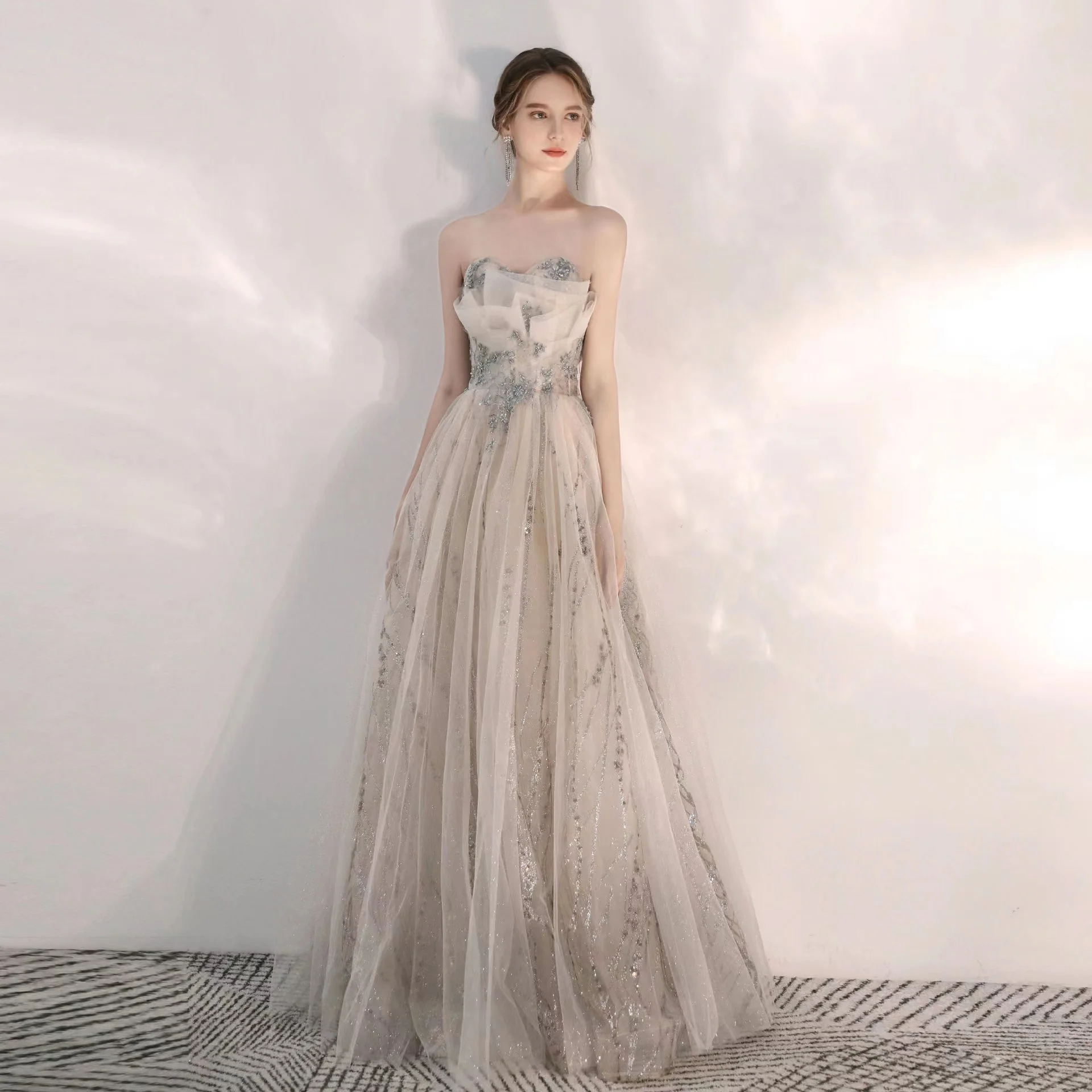 Robe De Soiree Light Champagne Bridesmaid Dress Elegant Beading A-Line Strapless Tulle Sleeveless Long Formal Evening Prom Gowns
Robe De Soiree Light Champagne Bridesmaid Dress Elegant Beading A-Line Strapless Tulle Sleeveless Long Formal Evening Prom Gowns