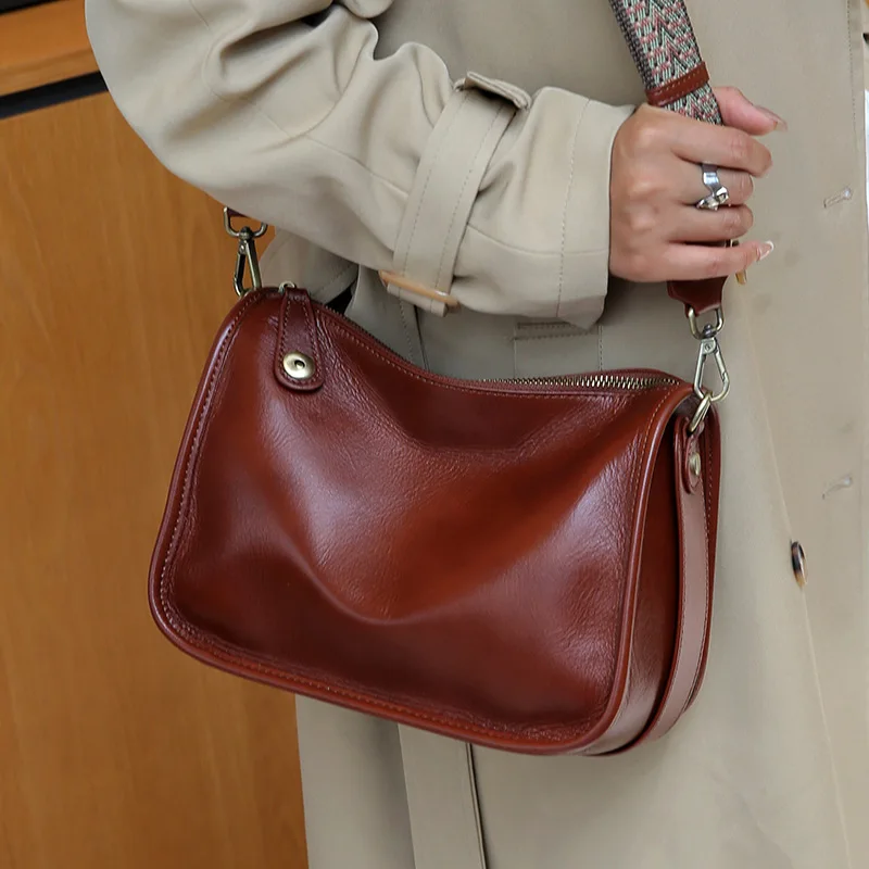Новинка 2023, универсальная сумка через плечо из воловьей кожи для женщин, повседневная женская сумка большой вместимости
Новинка 2023, универсальная сумка через плечо из воловьей кожи для женщин, повседневная женская сумка большой вместимости