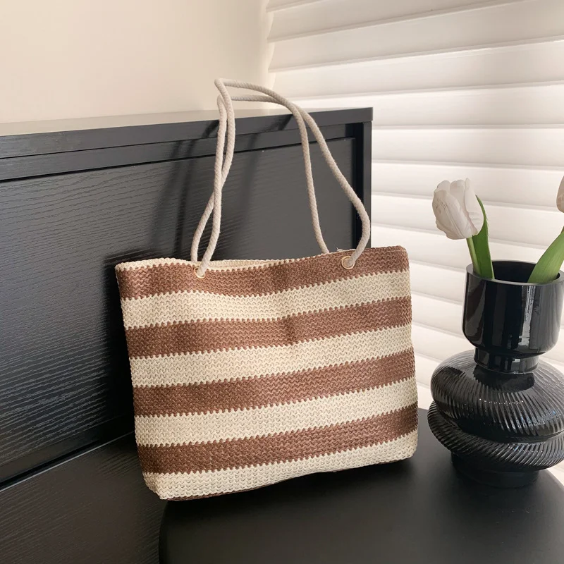 2023 New Women's One Shoulder Tote Large Simple Bag Outgoing Commuter Trend Fashion Woven Portable Shopping Bag
2023 New Women's One Shoulder Tote Large Simple Bag Outgoing Commuter Trend Fashion Woven Portable Shopping Bag