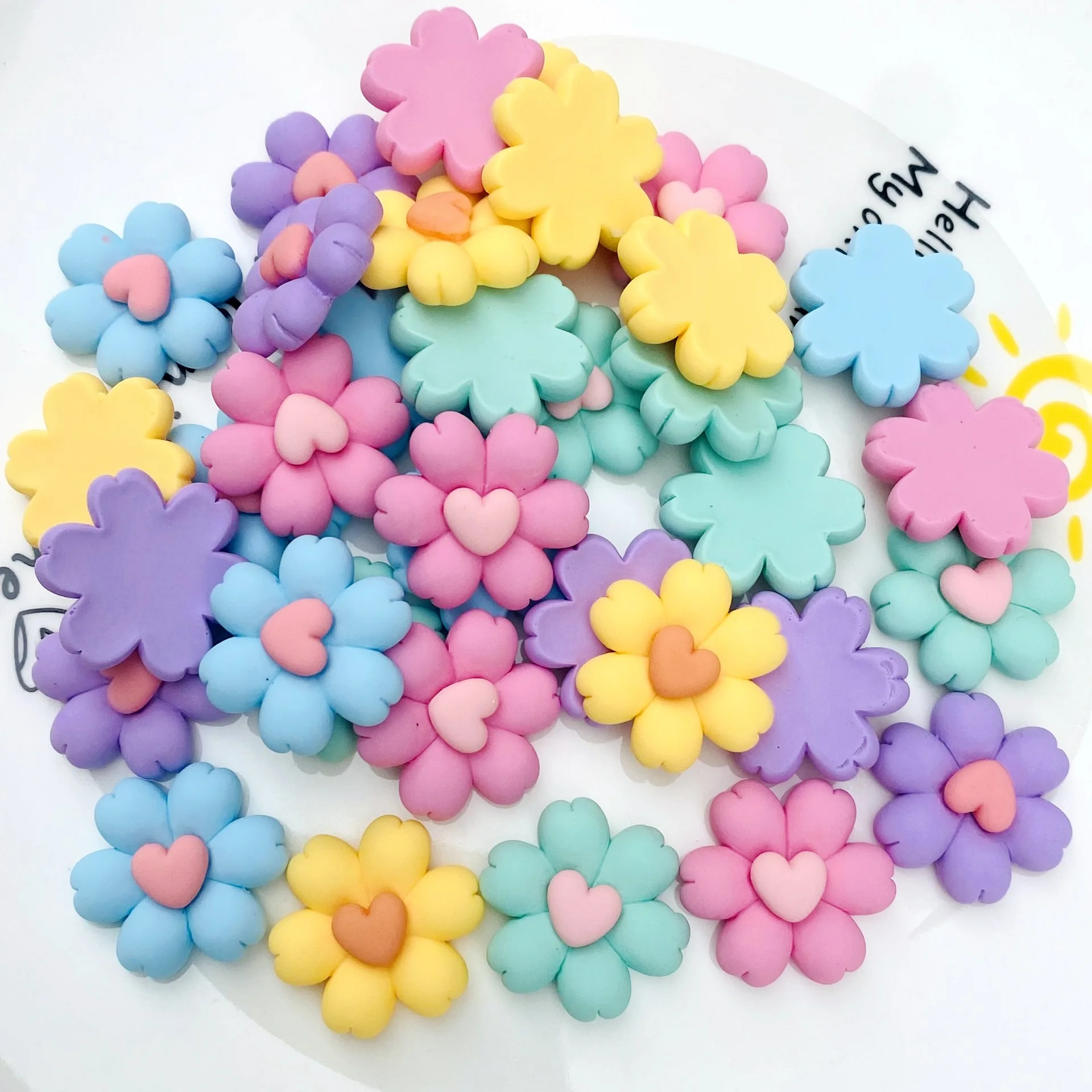 

100pcs 23mm Sweet Sakura Heart Daisy Flower Matte Resin Flat Back Cabochon DIY Scrapbook Crafts Embellishment Phone Decoration