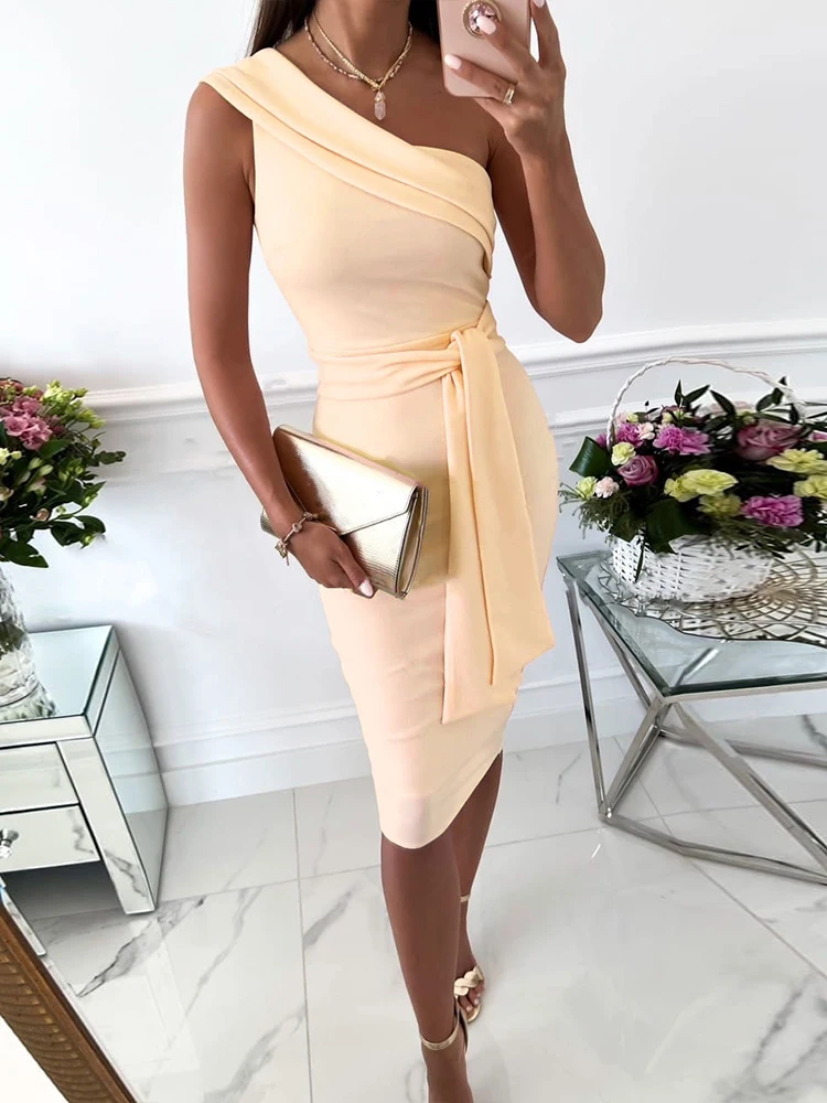 Sexy Diagonal Collar Sleeveless Elegant Midi Dess 2022 New Solid Backless A-line Party Dress Office Tight Waist Tie Women Dress
Sexy Diagonal Collar Sleeveless Elegant Midi Dess 2022 New Solid Backless A-line Party Dress Office Tight Waist Tie Women Dress