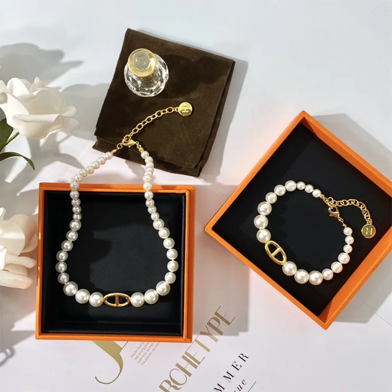 European and American Fashion Retro Shell Beads Gradual Change Pig Nose Pearl Necklace Bracelet
European and American Fashion Retro Shell Beads Gradual Change Pig Nose Pearl Necklace Bracelet