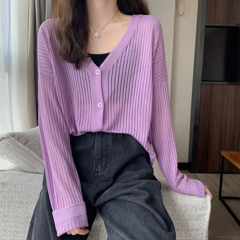 The new V-neck ice silk knitted cardigan is loose and thin, hollowed out, with a smock and sunscreen top outside in summer
The new V-neck ice silk knitted cardigan is loose and thin, hollowed out, with a smock and sunscreen top outside in summer
