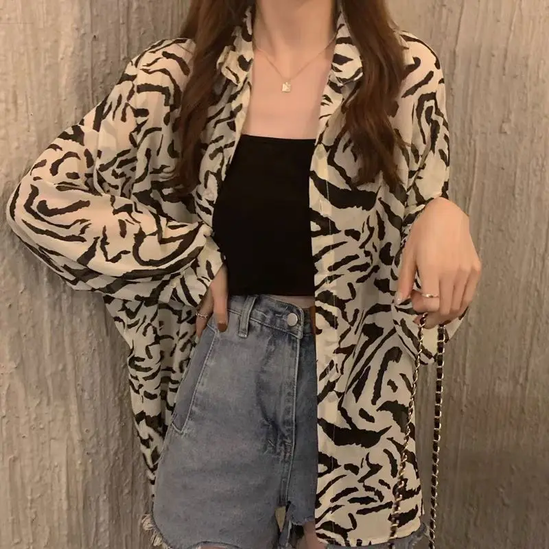 2022 Summer Fahion Women's Top T-shirt Elegant Long Sleeve Chiffon Shirts Women Retro Tie-Dyed Shirt Casual Leopard Print Blouse
2022 Summer Fahion Women's Top T-shirt Elegant Long Sleeve Chiffon Shirts Women Retro Tie-Dyed Shirt Casual Leopard Print Blouse