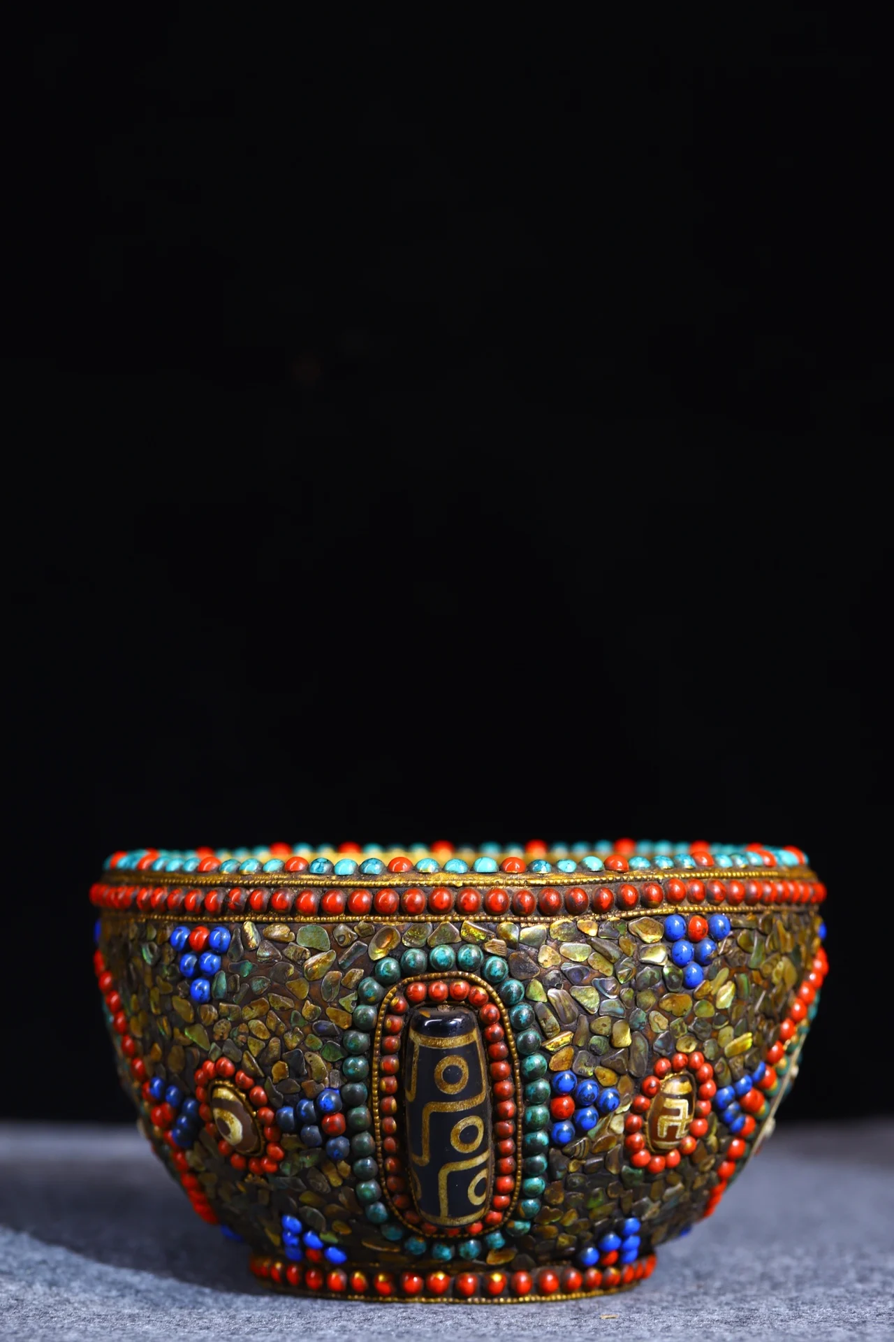 6"Tibetan Temple Collection Old Natural Meteorite Gem gZi Beads Shell Worship Bowl Buddha Sound Bowl Amulet Dharma Town House
6"Tibetan Temple Collection Old Natural Meteorite Gem gZi Beads Shell Worship Bowl Buddha Sound Bowl Amulet Dharma Town House