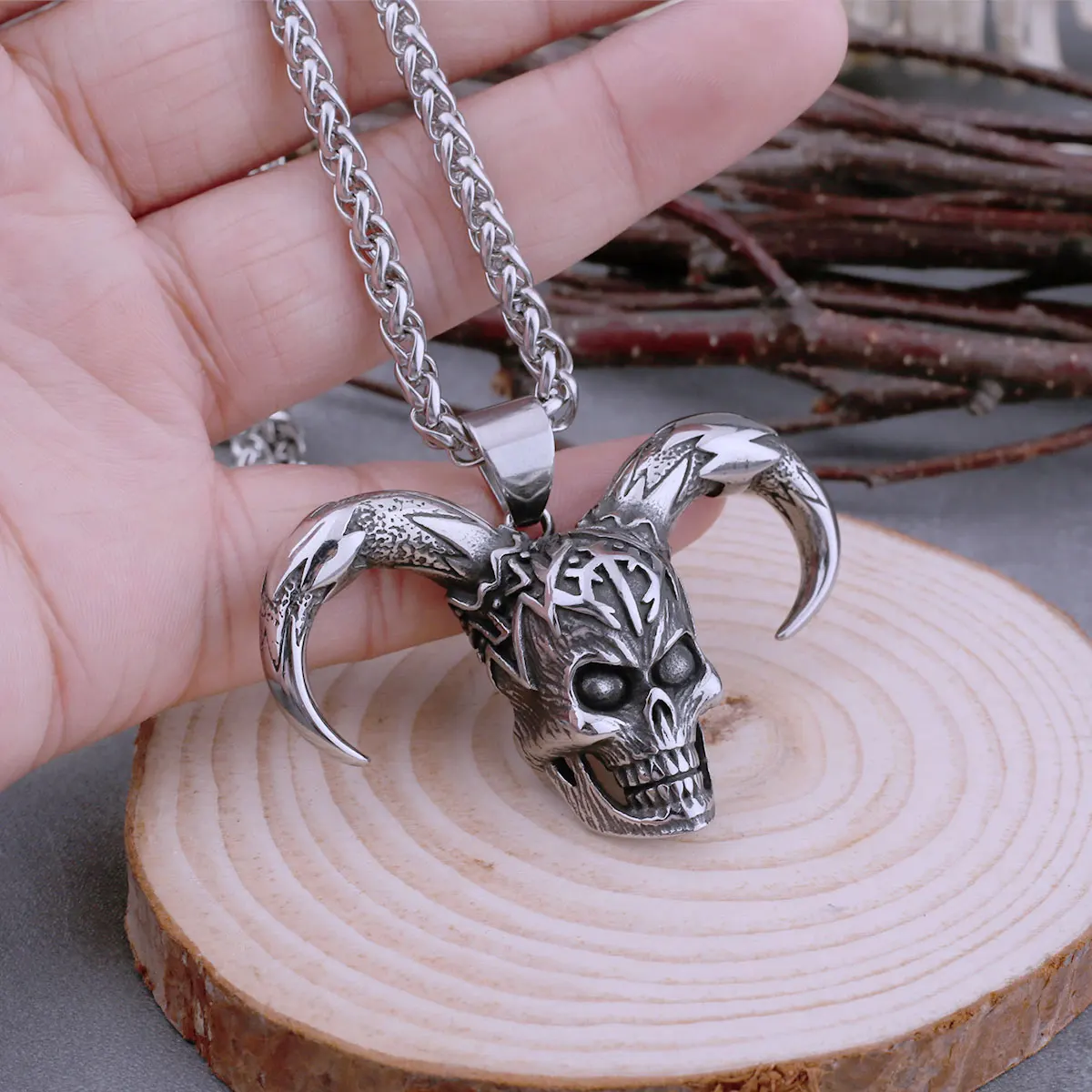 Stainless Steel Clown Skull Necklace Men's Evil Skull Neo-Gothic Rock Hip Hop Biker Pendant Jewelry Boyfriend Creative Gift
Stainless Steel Clown Skull Necklace Men's Evil Skull Neo-Gothic Rock Hip Hop Biker Pendant Jewelry Boyfriend Creative Gift