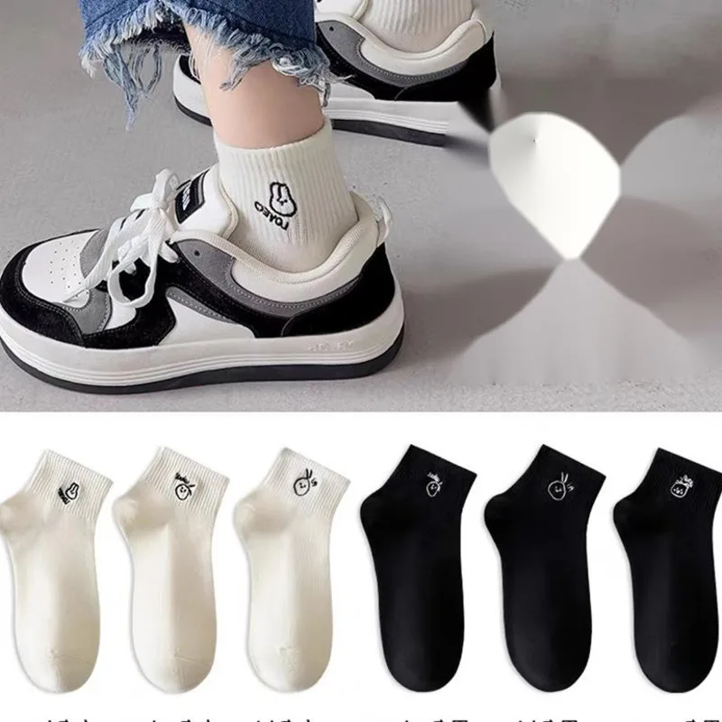 5pairs/lot Black And White Socks Women's Trendy Cotton Spring And Autumn Low Top Medium And Short Tube Cute Girls' Sports Socks
5pairs/lot Black And White Socks Women's Trendy Cotton Spring And Autumn Low Top Medium And Short Tube Cute Girls' Sports Socks