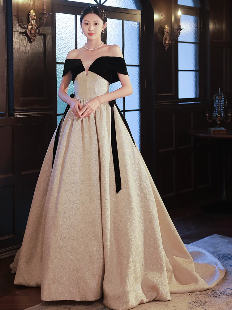 Off The Shoulder Sleeveless High Quality Prom Dress 2023 Satin Open Back A-Line Court Train Formal Bridal Gowns Vestido De Novia
Off The Shoulder Sleeveless High Quality Prom Dress 2023 Satin Open Back A-Line Court Train Formal Bridal Gowns Vestido De Novia