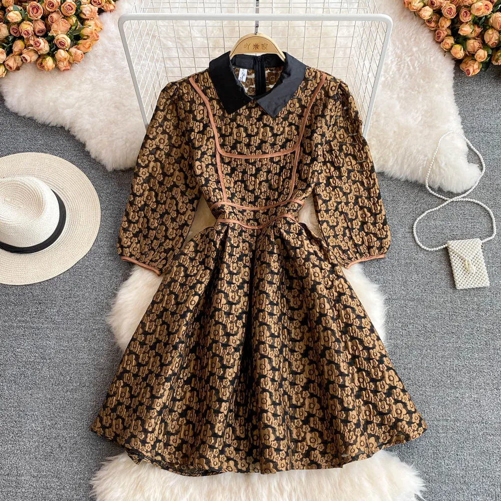 2022 Summer New High-end Light Luxury Retro Contrast Lapel Lantern Sleeve High Waist Thin Jacquard A-line Dress
2022 Summer New High-end Light Luxury Retro Contrast Lapel Lantern Sleeve High Waist Thin Jacquard A-line Dress