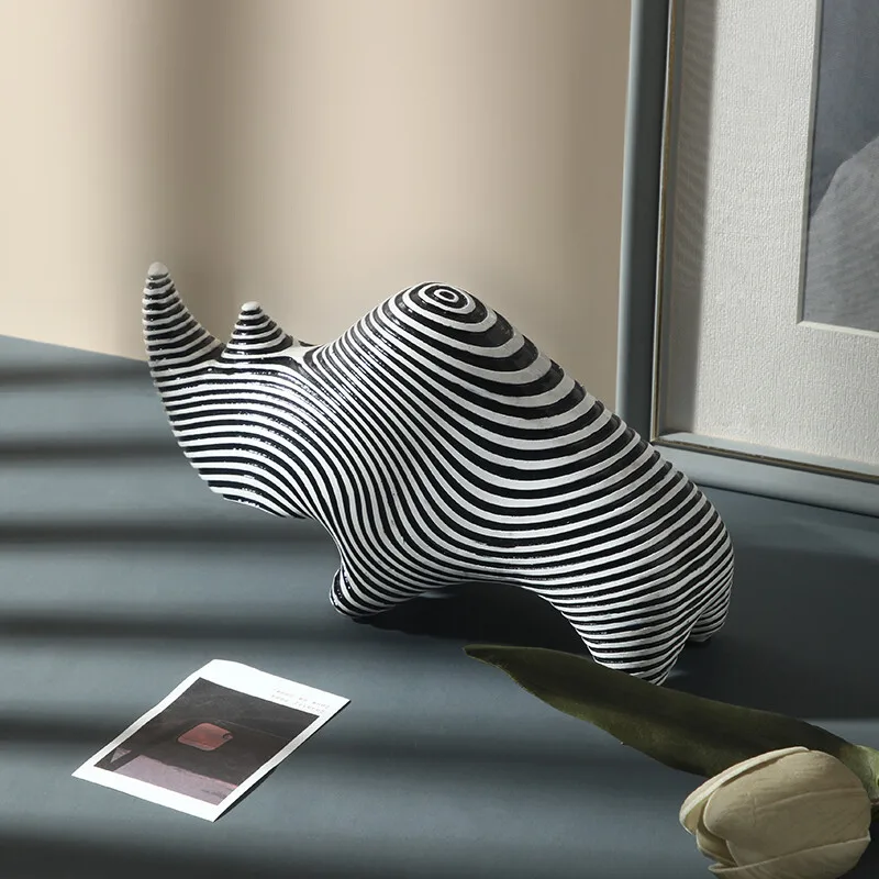 Fearless Rhino Creative Animal Ornaments Simple Black and White Abstract Art Model Room Entrance Hotel Decoration Crafts
Fearless Rhino Creative Animal Ornaments Simple Black and White Abstract Art Model Room Entrance Hotel Decoration Crafts