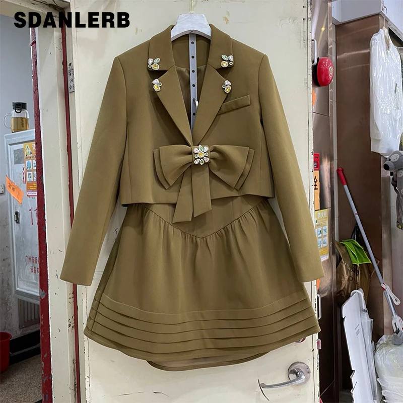 Retro Elegant Ol Autumn Suit Women's Colorful Crystals Decorative Suit Coat Long Sleeve Blazer + Short Bubble Skirt 2-Piece Set
Retro Elegant Ol Autumn Suit Women's Colorful Crystals Decorative Suit Coat Long Sleeve Blazer + Short Bubble Skirt 2-Piece Set
