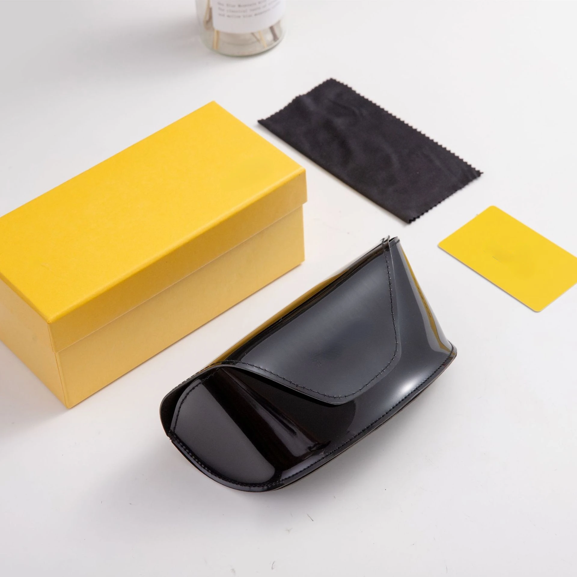 Glasses Box Black Retro Convenient Leather Sunglasses Case Anti Pressure Ins High Grade Sunglasses Leather Bag
Glasses Box Black Retro Convenient Leather Sunglasses Case Anti Pressure Ins High Grade Sunglasses Leather Bag