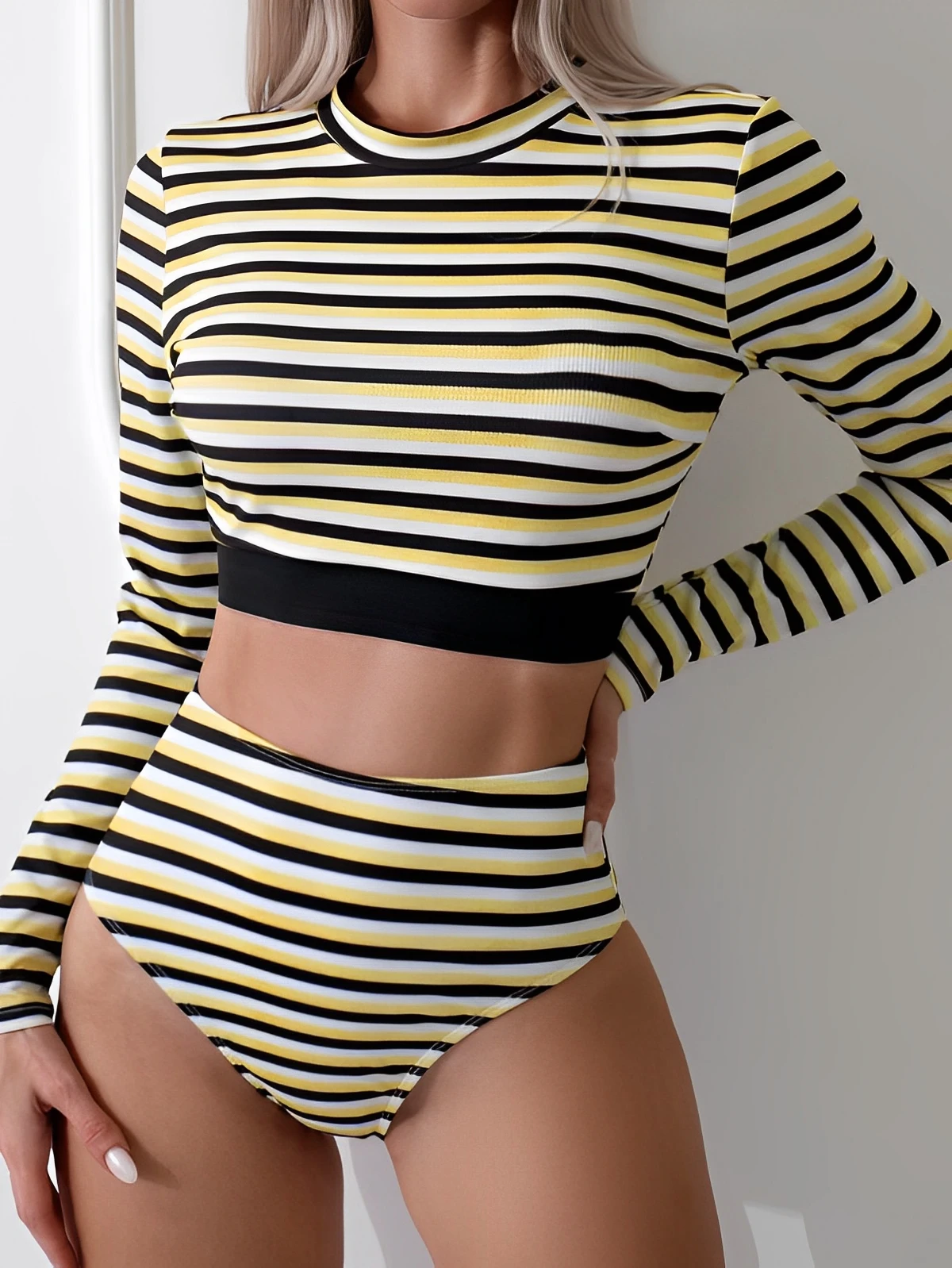 Женский купальник с длинными рукавами, купальный костюм из двух предметов в полоску с высокой талией для серфинга и дайвинга, 2023 
Женский купальник с длинными рукавами, купальный костюм из двух предметов в полоску с высокой талией для серфинга и дайвинга, 2023