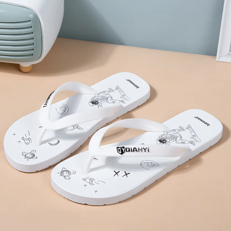 2022 Flip-flops Summer Men's and Women's Sandals and Slippers Tide Brand Astronaut Cartoon Clip Drag Beach Casual Shoes 
2022 Flip-flops Summer Men's and Women's Sandals and Slippers Tide Brand Astronaut Cartoon Clip Drag Beach Casual Shoes