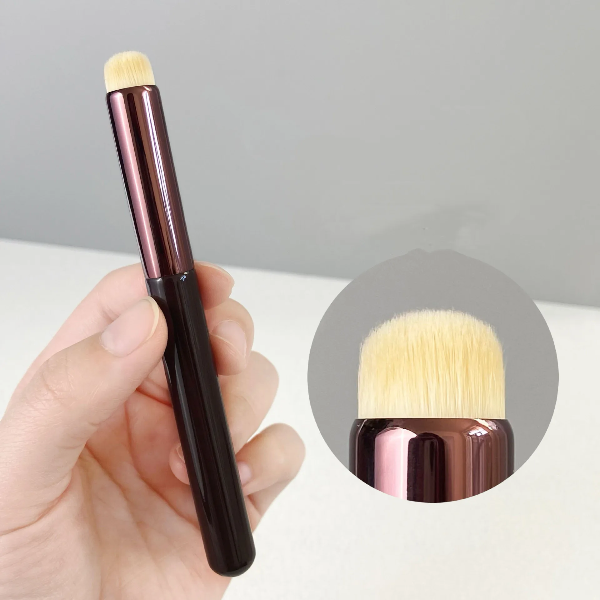 Round Head Lip Brush Lipstick Smudge Brush Concealer Brush Portable Lip Makeup Brush
Round Head Lip Brush Lipstick Smudge Brush Concealer Brush Portable Lip Makeup Brush