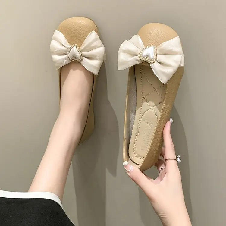 Туфли женские на плоской подошве, без застежки, с бантом-бабочкой, мягкая удобная повседневная обувь с квадратным носком, белые, весна 2022
Туфли женские на плоской подошве, без застежки, с бантом-бабочкой, мягкая удобная повседневная обувь с квадратным носком, белые, весна 2022