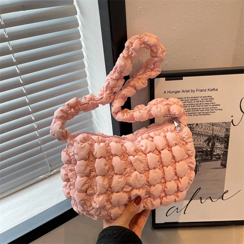 2022 Fold Fashion Hand Pillow Bag Lingge Yunduo Bag Single Shoulder Messenger Bag Female French Minority Bag
2022 Fold Fashion Hand Pillow Bag Lingge Yunduo Bag Single Shoulder Messenger Bag Female French Minority Bag