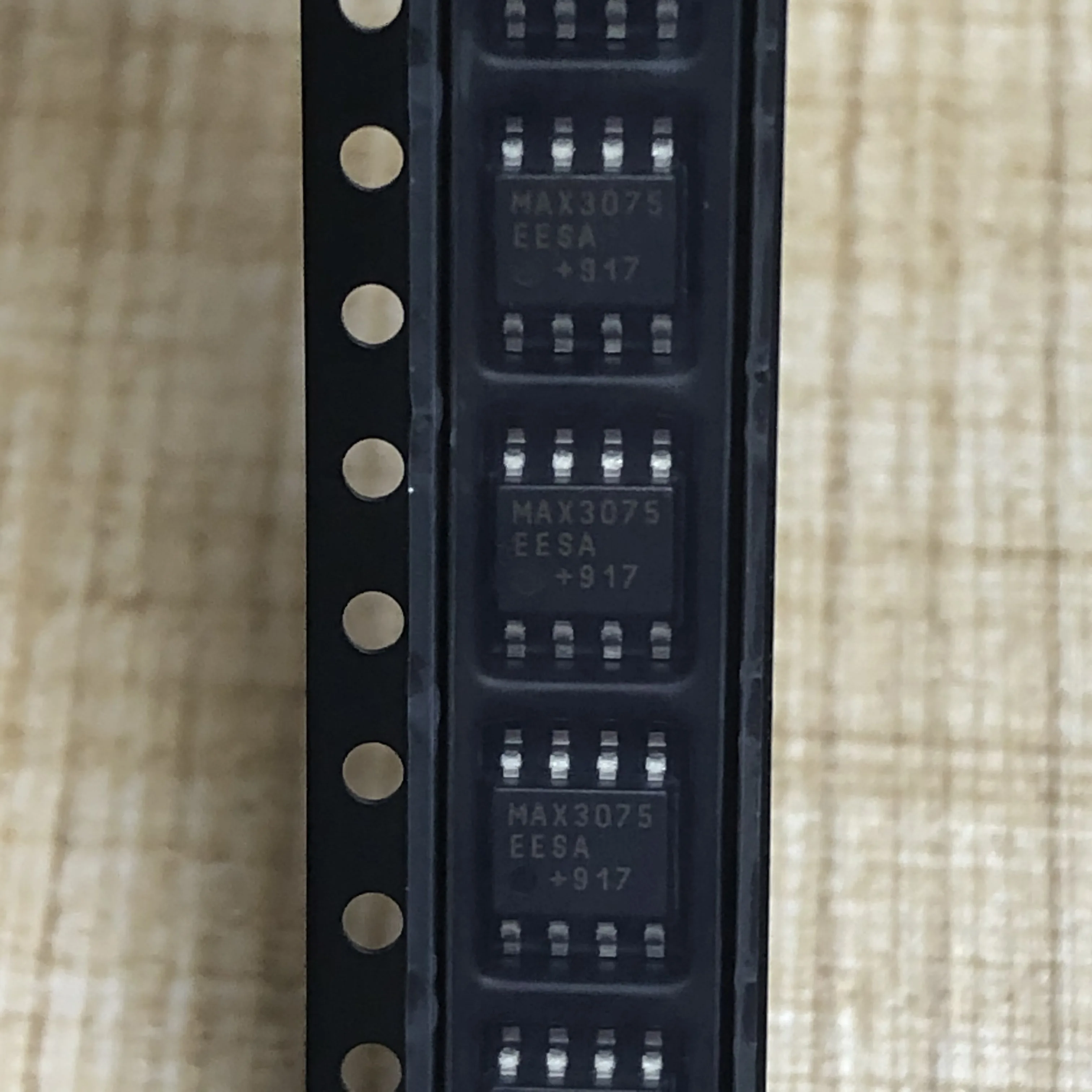 MAX3075EESA+ SOIC-8 Power supply voltage 3V ~ 3.6V New original stock
MAX3075EESA+ SOIC-8 Power supply voltage 3V ~ 3.6V New original stock