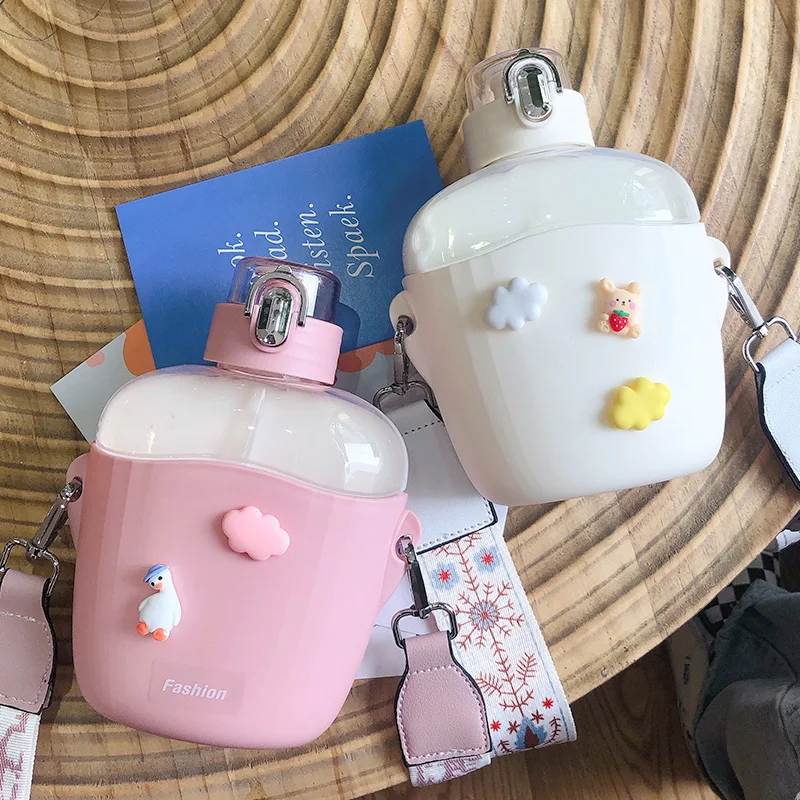 наклейки случайные 700 мл женские летние милые Kawaii соломы Кубок большой живот спортивная бутылка воды с соломой 3D портативный стикер шейкер
наклейки случайные 700 мл женские летние милые Kawaii соломы Кубок большой живот спортивная бутылка воды с соломой 3D портативный стикер шейкер