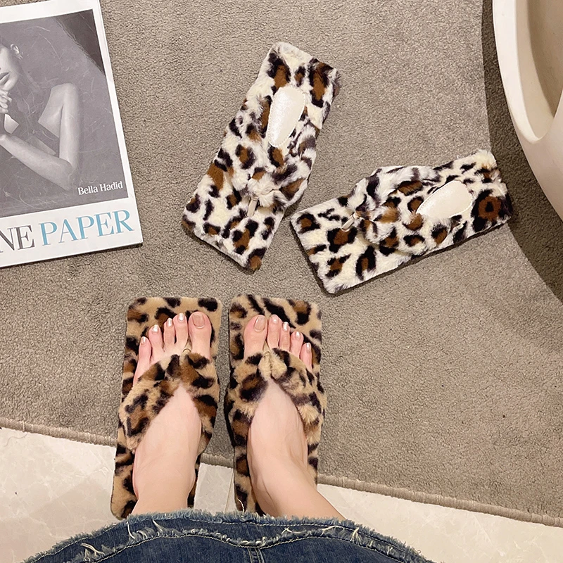 New Fashionable Autumn and Winter Flip Flop Home Warm Leopard Print Flat Slippers Square Toe Indoor and Outdoor Women's Shoes 
New Fashionable Autumn and Winter Flip Flop Home Warm Leopard Print Flat Slippers Square Toe Indoor and Outdoor Women's Shoes