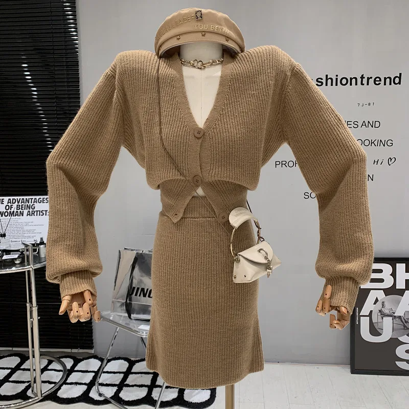 New Women's Clothing 2022 Autumn V-neck long sleeved knitted cardigan sweater+high waist wrap hip skirt two-piece set
New Women's Clothing 2022 Autumn V-neck long sleeved knitted cardigan sweater+high waist wrap hip skirt two-piece set