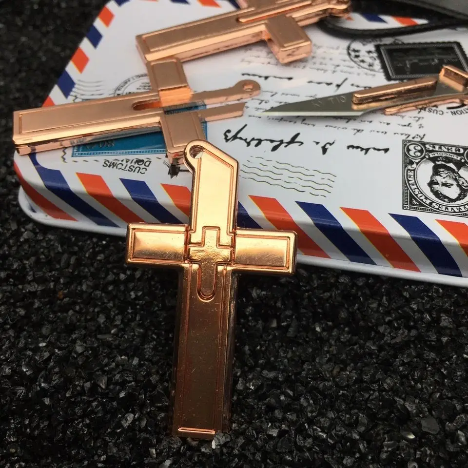 Fashion Hot Sale Metal Jewelry Self-Defense Pendant Cross Titanium Steel Pocket Knife Portable Male and Female Couple
Fashion Hot Sale Metal Jewelry Self-Defense Pendant Cross Titanium Steel Pocket Knife Portable Male and Female Couple