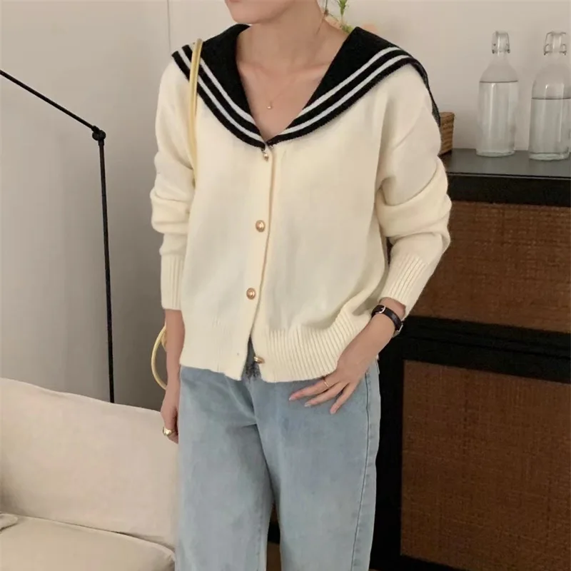 Knitted cardigan women's autumn and winter new Japanese style sweet age reducing short sweater jacket
Knitted cardigan women's autumn and winter new Japanese style sweet age reducing short sweater jacket