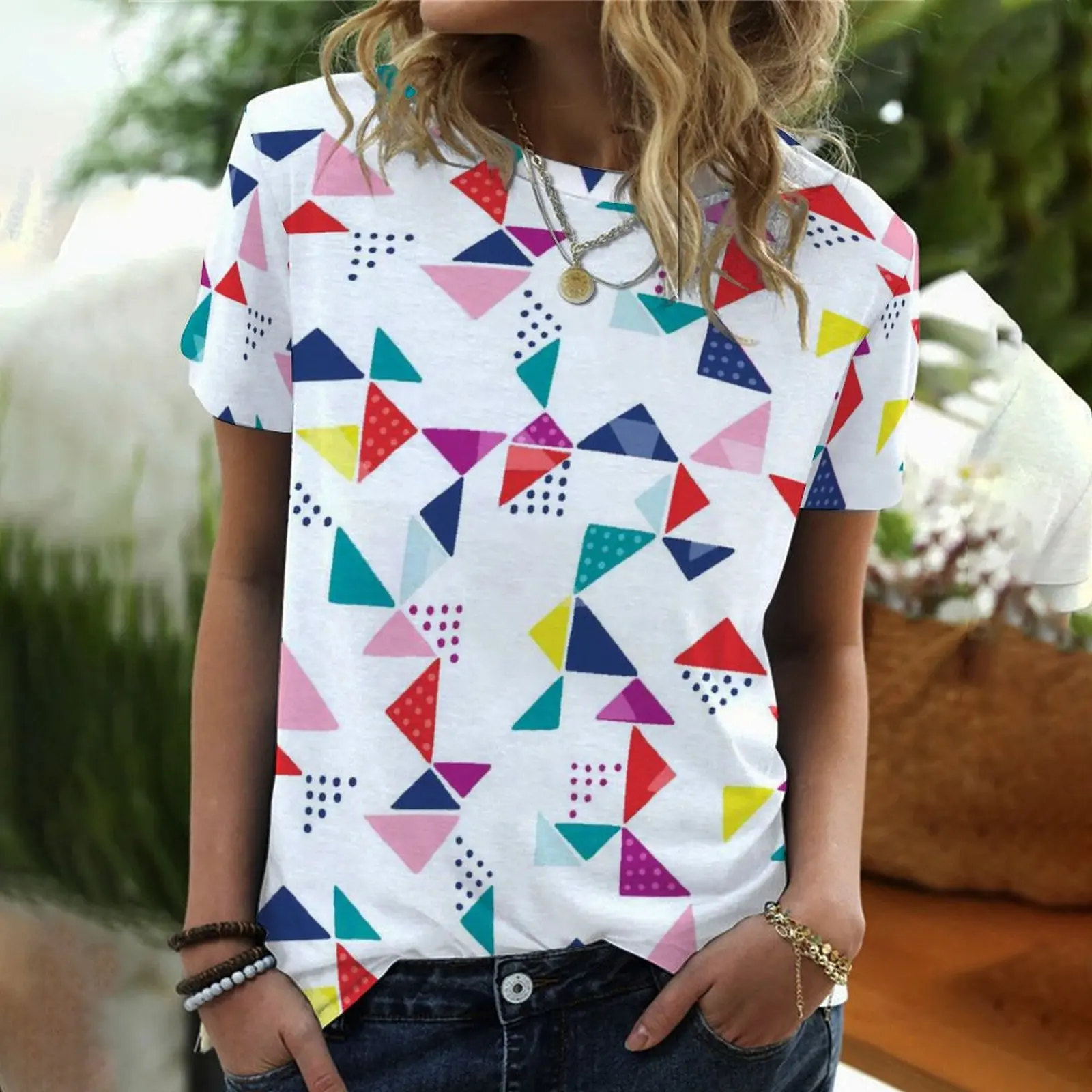 2022 European and American summer new geometric pattern printing round neck short-sleeved T-shirt top women's plus size
2022 European and American summer new geometric pattern printing round neck short-sleeved T-shirt top women's plus size
