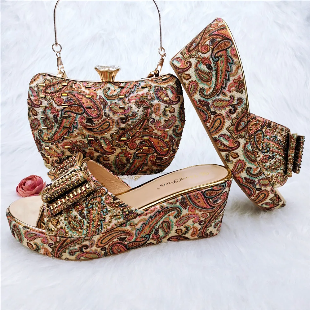 African New Coming Fashion Synthetic Flash Material Style Sweet Golden Color Party Wedding Ladies Shoes and Bag Sets
African New Coming Fashion Synthetic Flash Material Style Sweet Golden Color Party Wedding Ladies Shoes and Bag Sets