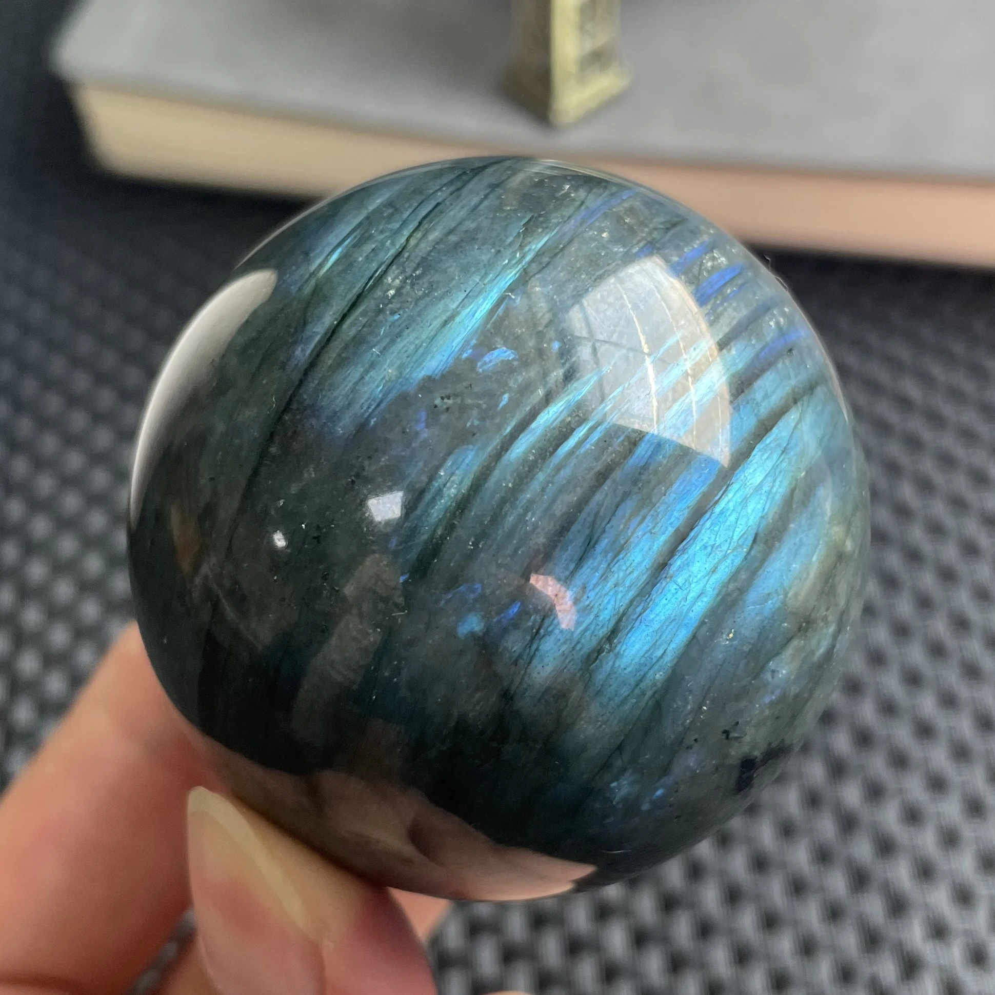 224g Natural Stone Labradorite Sphere Polished Moonstone Crystal Ball Reiki Healing Gift Room Decor Y06
224g Natural Stone Labradorite Sphere Polished Moonstone Crystal Ball Reiki Healing Gift Room Decor Y06
