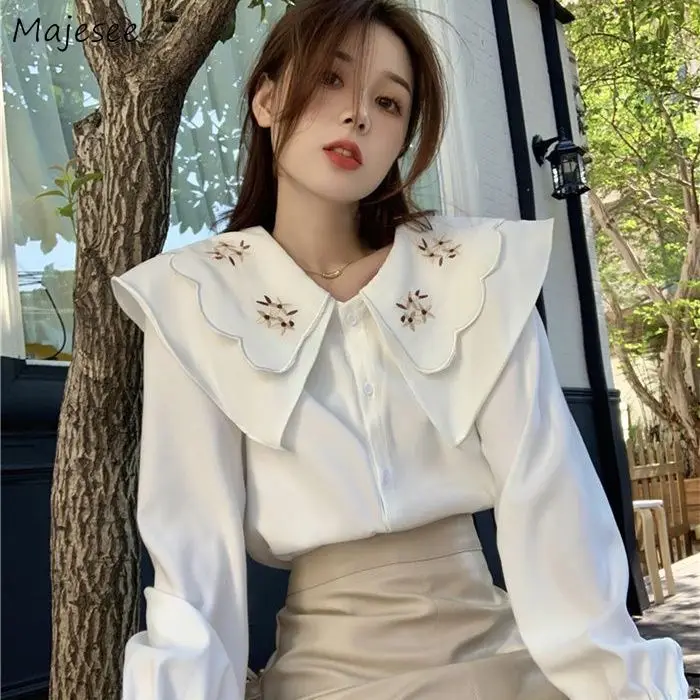 Vintage Peter Pan Collar Shirts Women French Style Embroidery Fashion Loose Casual Sweet White Autumn New Female All-match Chic
Vintage Peter Pan Collar Shirts Women French Style Embroidery Fashion Loose Casual Sweet White Autumn New Female All-match Chic