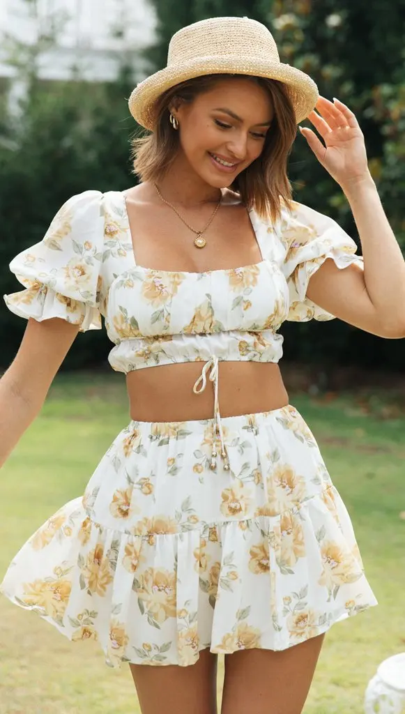 Женский Повседневный костюм, короткий топ с коротким рукавом и цветочным принтом, с открытой спиной и короткой юбкой с принтом
Женский Повседневный костюм, короткий топ с коротким рукавом и цветочным принтом, с открытой спиной и короткой юбкой с принтом