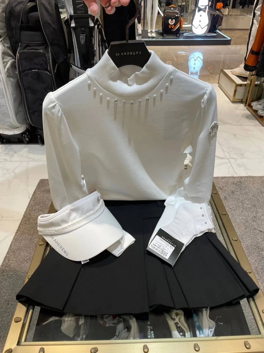 South Korea's original single ST golf dress women's long-sleeved top new elastic slim thin velvet stand collar bottom shirt
South Korea's original single ST golf dress women's long-sleeved top new elastic slim thin velvet stand collar bottom shirt