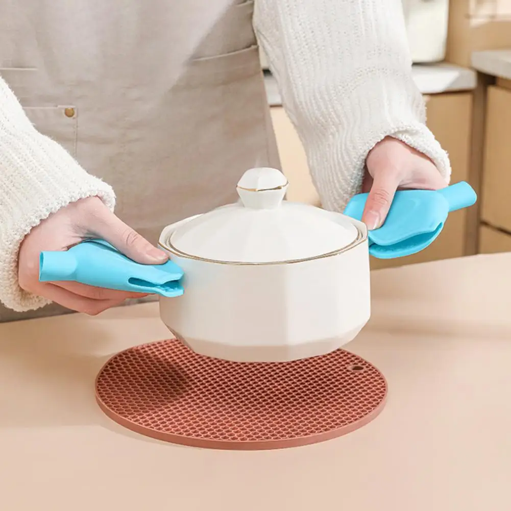 2 In 1 Kitchen Baking Silicone Pan Handle Cover Funnel Pot Holder Non-Slip Heat Insulation Clip Cooking Gloves Kitchen Tools
2 In 1 Kitchen Baking Silicone Pan Handle Cover Funnel Pot Holder Non-Slip Heat Insulation Clip Cooking Gloves Kitchen Tools