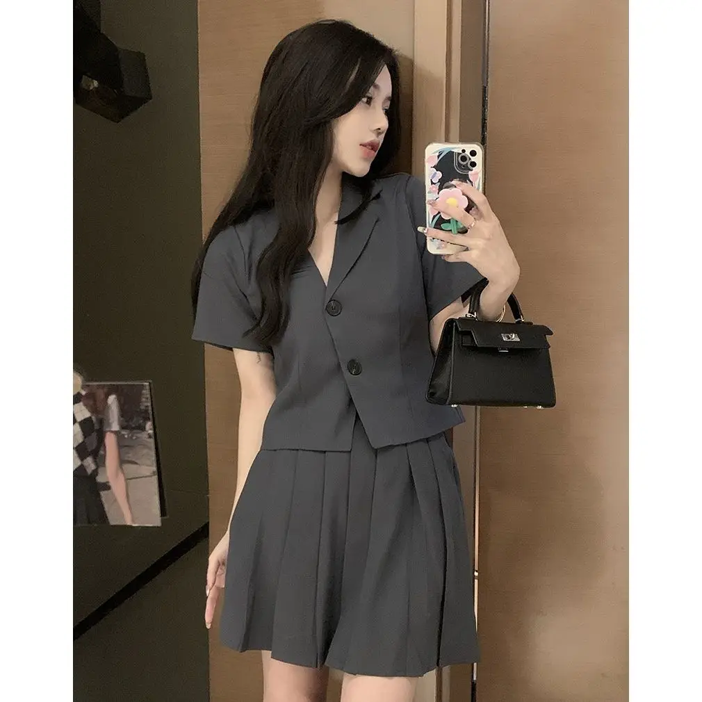 2023 Two-piece Suit / Single Summer Models Niche Short Short-sleeved Small Suit High Waist Pleated Short Skirt Y2K
2023 Two-piece Suit / Single Summer Models Niche Short Short-sleeved Small Suit High Waist Pleated Short Skirt Y2K
