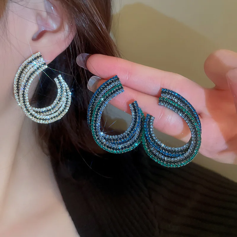 New Women's Luxury Zircon Earrings Jewelry Party Spiral Twist Trendy Earrings Temperament Accessories Unusual Earrings
New Women's Luxury Zircon Earrings Jewelry Party Spiral Twist Trendy Earrings Temperament Accessories Unusual Earrings
