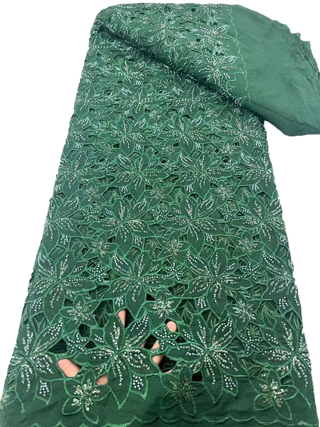 New water-soluble hollow lace three-dimensional embroidery bead sequins, high-end African fashion cheongsam dress
New water-soluble hollow lace three-dimensional embroidery bead sequins, high-end African fashion cheongsam dress