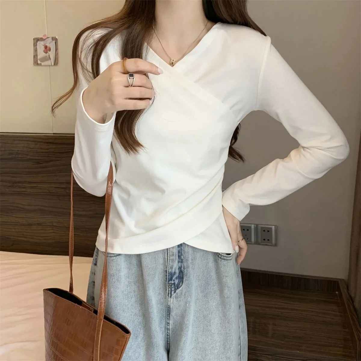 Autumn Winter Basic Model Padded Thickened Long Sleeve T-shirt Women Solid Simple Inner Bottom Shirt Tops
Autumn Winter Basic Model Padded Thickened Long Sleeve T-shirt Women Solid Simple Inner Bottom Shirt Tops