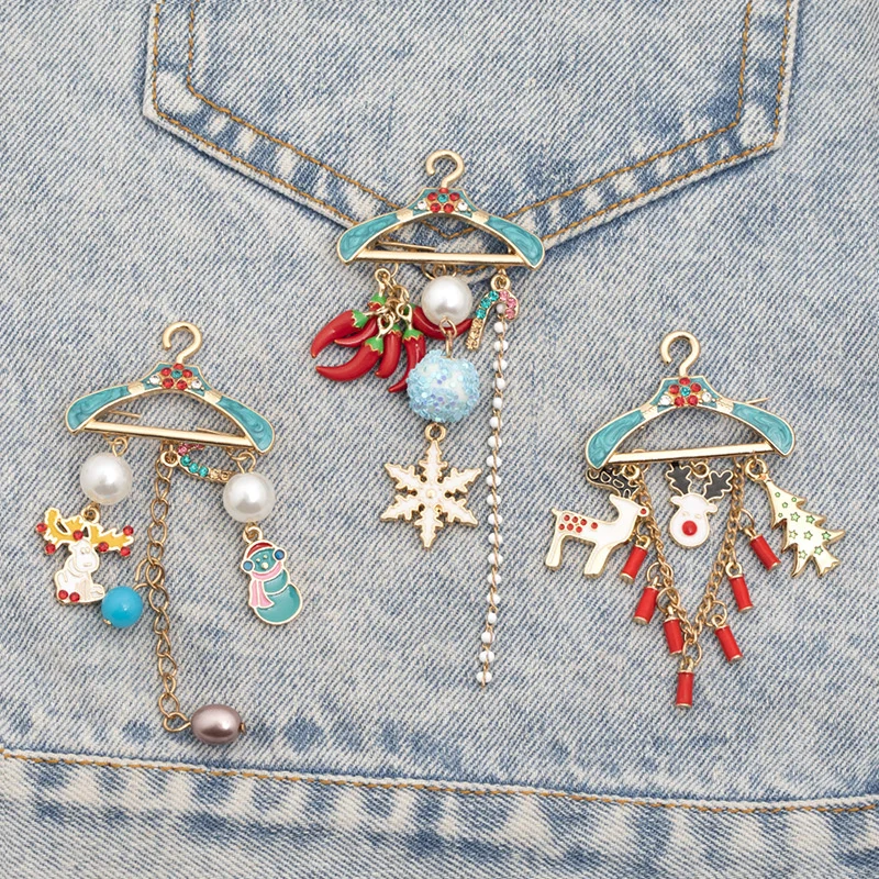 2022 Christmas Festival Gift Creative Hanger Elk Snowman Crutches Rhinestone Brooch Fashion Cute Pearl Tassel Jewellery
2022 Christmas Festival Gift Creative Hanger Elk Snowman Crutches Rhinestone Brooch Fashion Cute Pearl Tassel Jewellery