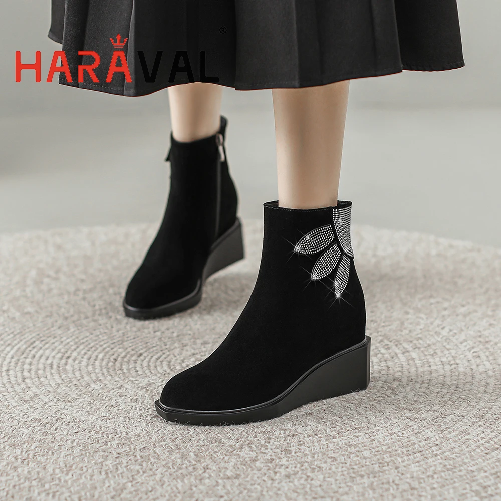 HARAVAL 2022 New Design Slop Heels Ankle Boots Zipper Suede Winter Autumn Fashion Elegant Shoes Casual Outdoor Female Footwear
HARAVAL 2022 New Design Slop Heels Ankle Boots Zipper Suede Winter Autumn Fashion Elegant Shoes Casual Outdoor Female Footwear